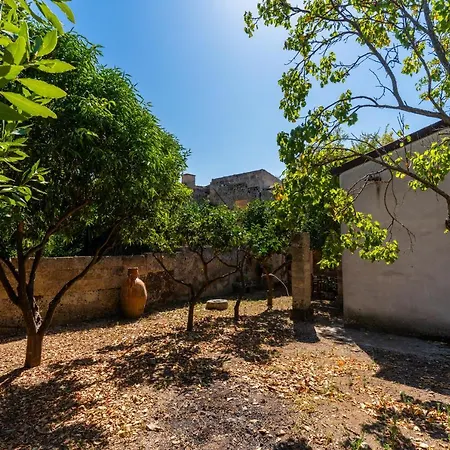 Antica Corte Dell'800 Apartment *