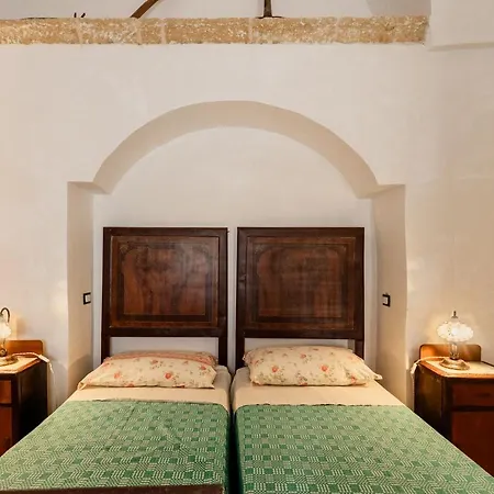 Antica Corte Dell'800 Apartment *
